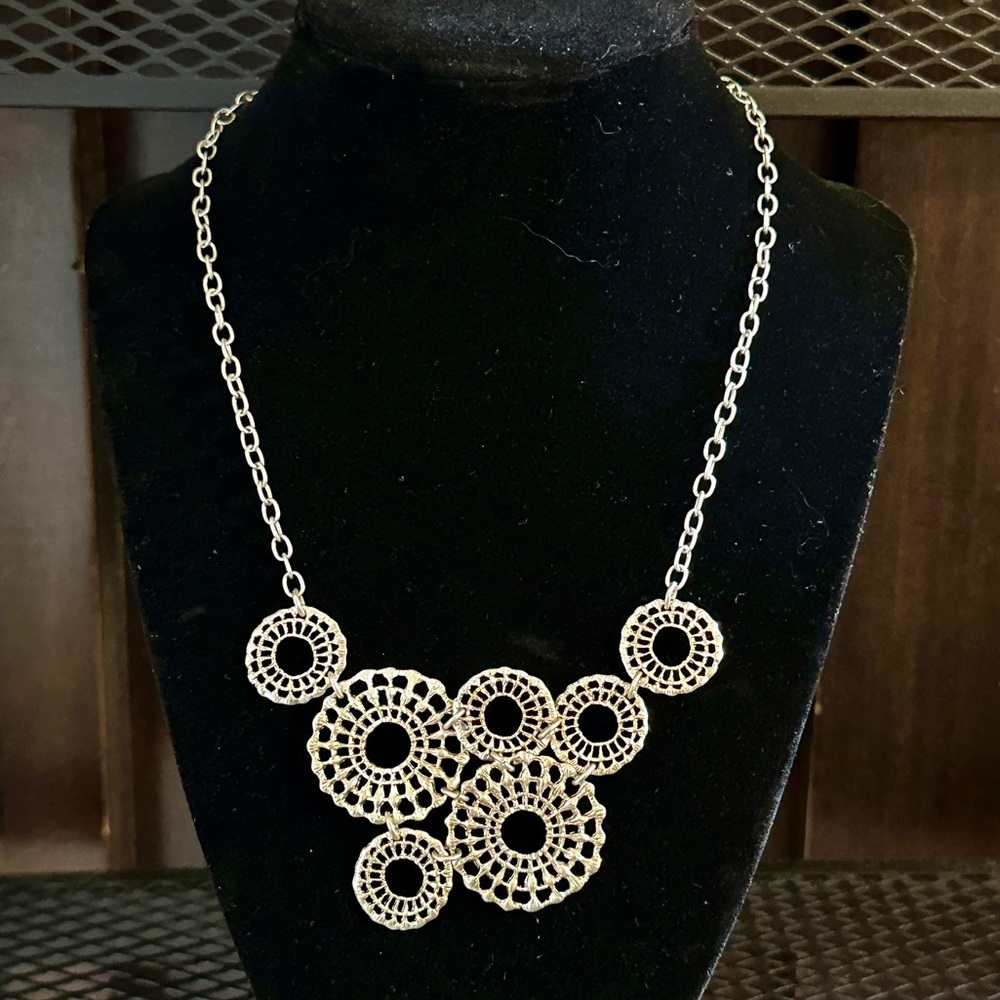 Elegant Silver Openwork Circle Statement Necklace